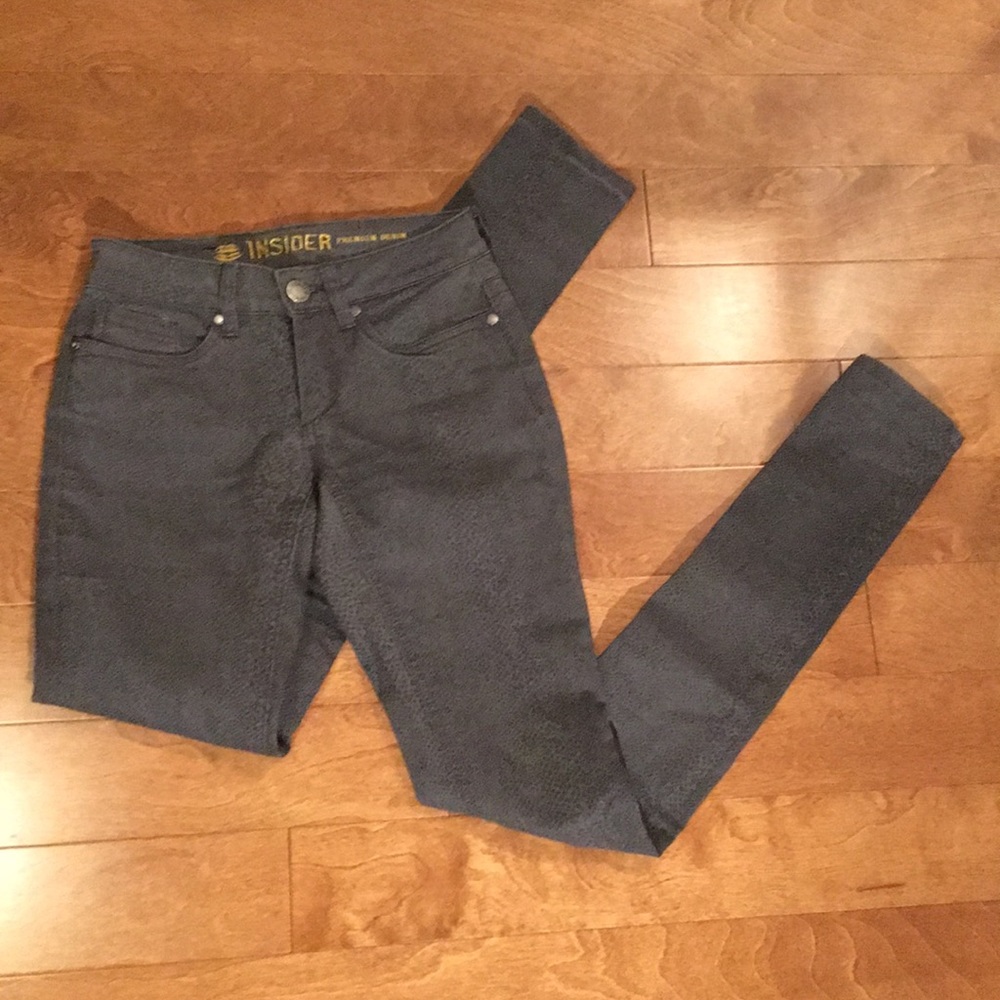 Grey/dk grey Insider jean with snakeskin pattern